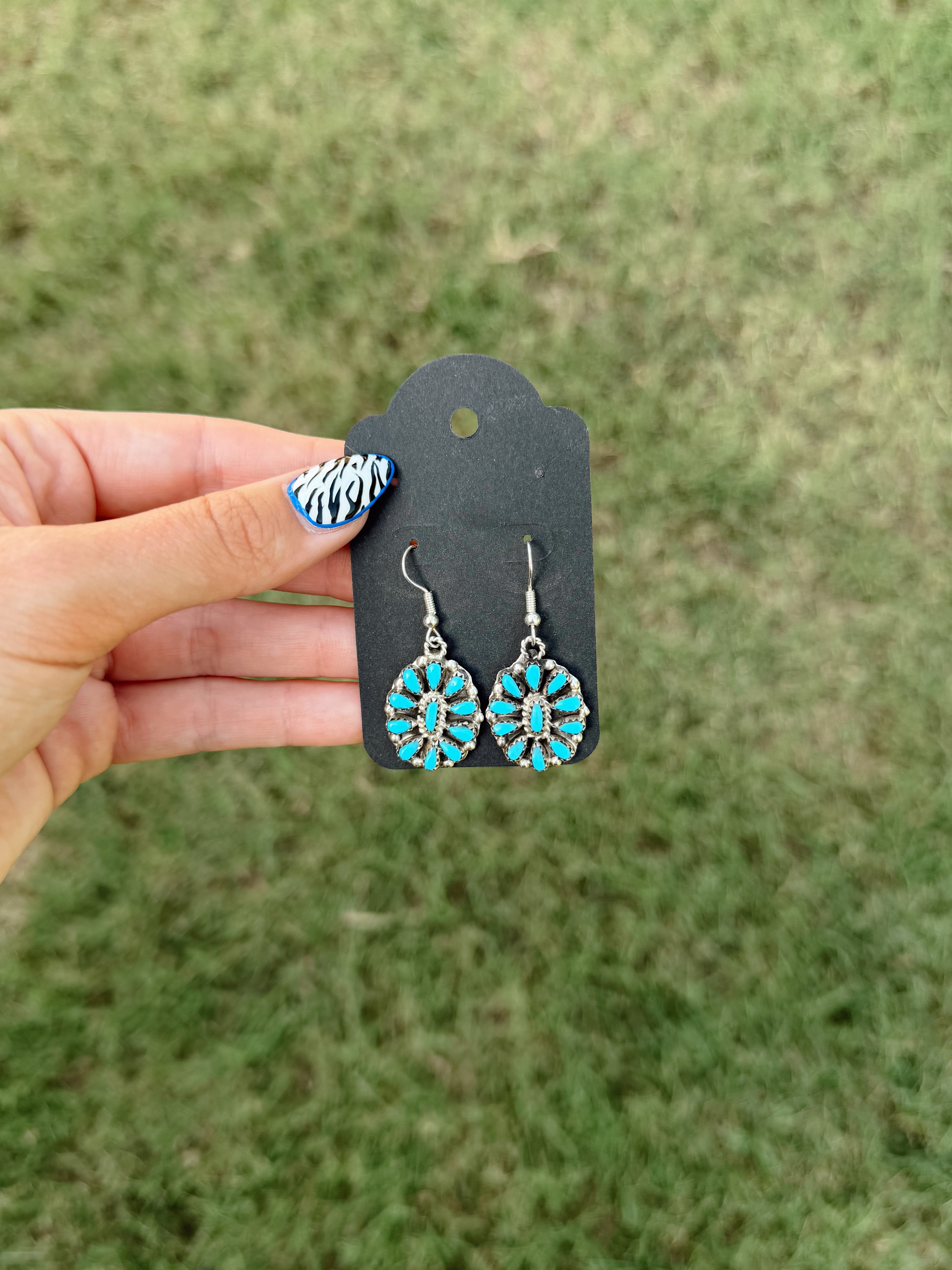 Dangle cluster earrings